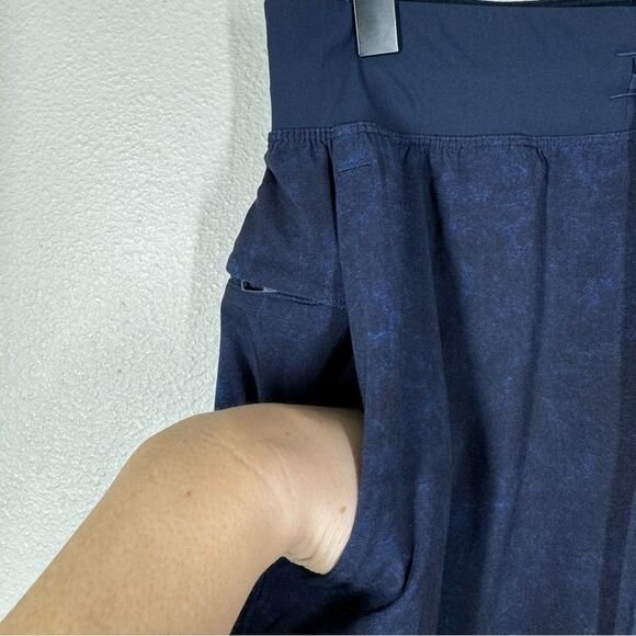 Lululemon T.H.E. Linerless Shorts 9" Navy Blue Medium - Picture 2 of 7